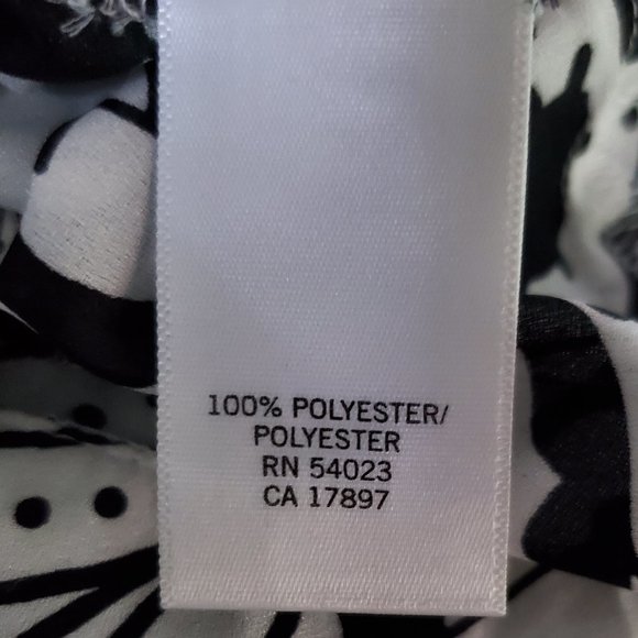 Banana Republic (Medium Black and White Top) - Picture 5 of 8